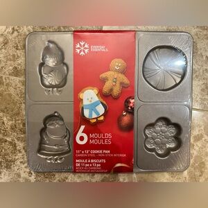 Gray Cookie Pan with 6 Moulds